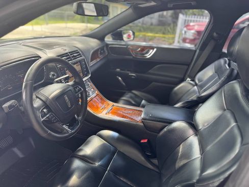Used 2017 Lincoln Continental Premiere image 3