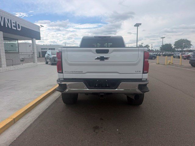 Used 2024 Chevrolet Silverado 2500 LTZ w/ LTZ Convenience Package AWD/4WD image 9