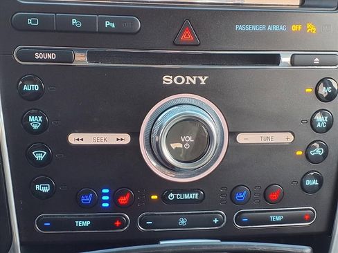 Used 2017 Ford Explorer Platinum image 11