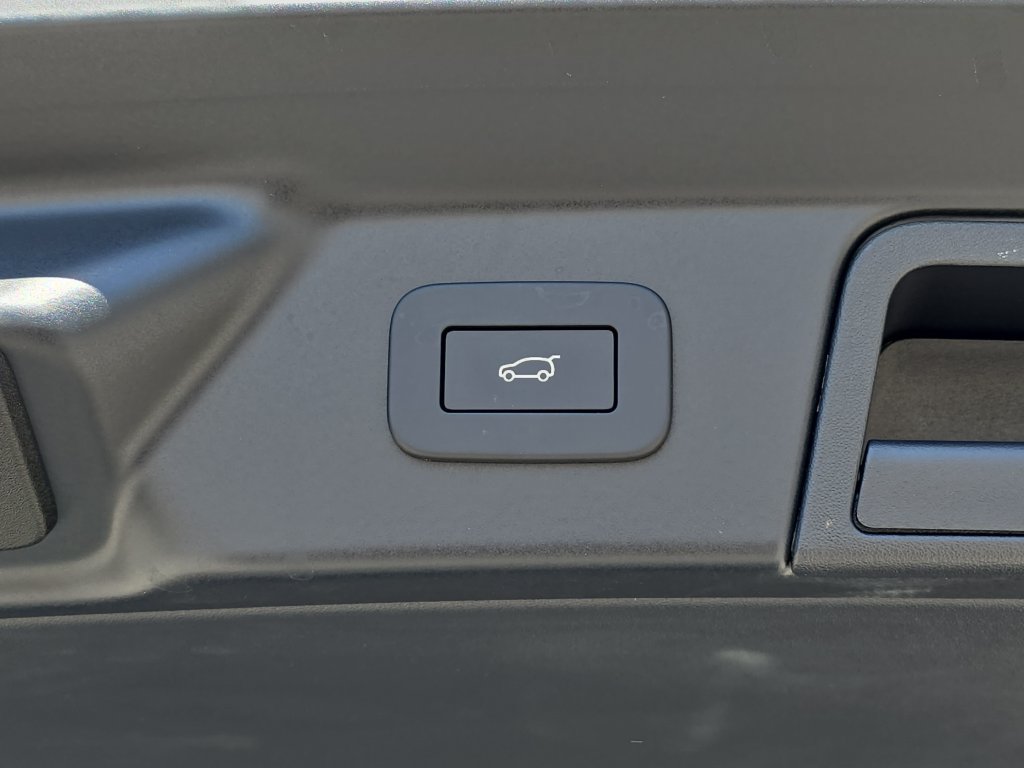 New 2026 Land Rover Range Rover Velar S AWD/4WD image 13