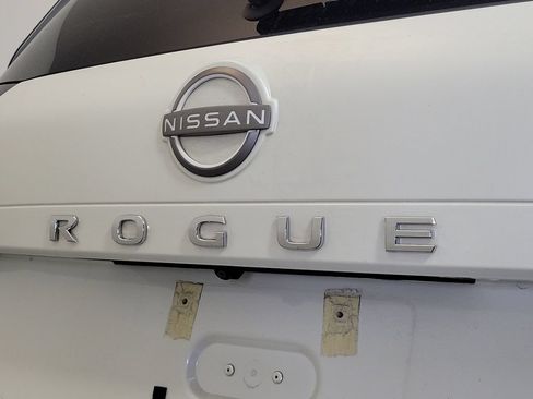 Used 2023 Nissan Rogue SV w/ SV Premium B Package FWD image 8