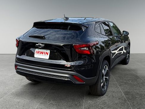 New 2026 Chevrolet Trax RS w/ Sunroof Package FWD image 5