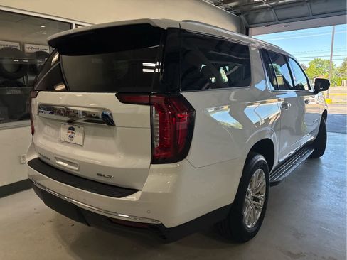 Used 2023 GMC Yukon XL SLT AWD/4WD image 7
