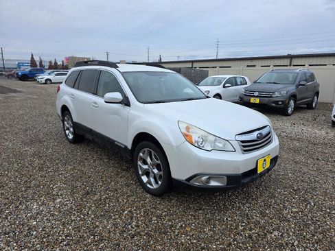 Used 2010 Subaru Outback 2.5i Premium image 3