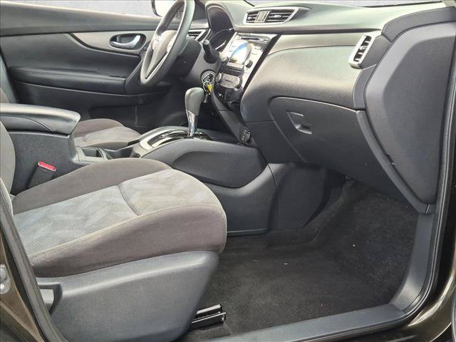 Used 2016 Nissan Rogue S FWD image 27