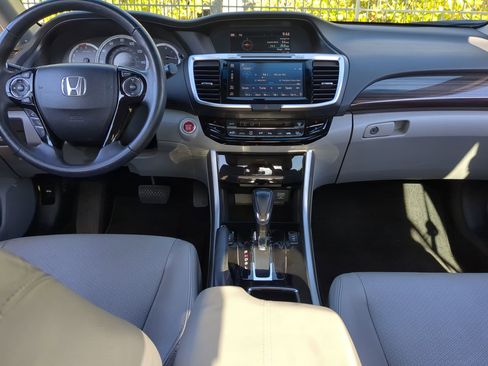 Used 2017 Honda Accord EX-L image 16