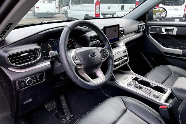 Used 2023 Ford Explorer XLT w/ Equipment Group 202A AWD/4WD image 12
