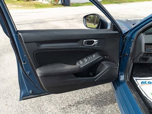 Used 2025 Honda Civic Sport image 11
