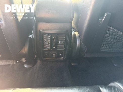 Used 2011 Jeep Grand Cherokee Overland AWD/4WD image 28