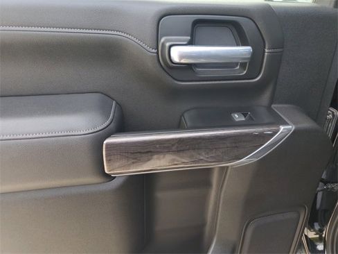 Certified 2022 Chevrolet Silverado 2500 LTZ w/ LTZ Texas Edition image 11