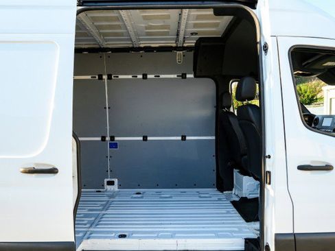 Used 2020 Mercedes-Benz Sprinter 2500 image 31