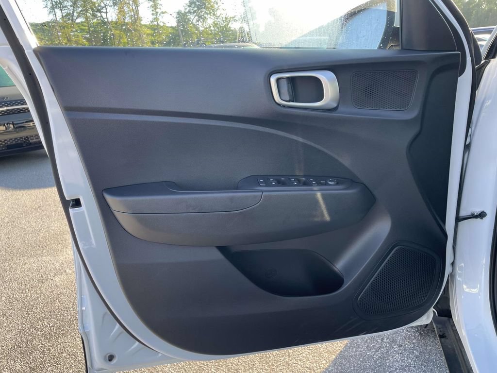 Certified 2026 Hyundai Venue SEL FWD image 5