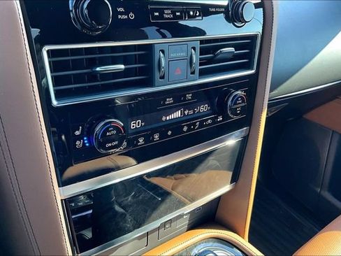Used 2024 INFINITI QX80 Sensory AWD/4WD image 32