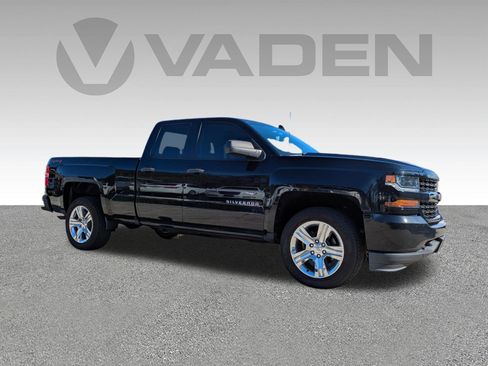 Used 2019 Chevrolet Silverado 1500 Custom w/ Custom Convenience Package image 3