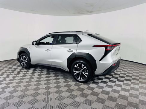 Used 2024 Toyota bZ4X XLE w/ Weather Package AWD/4WD image 22