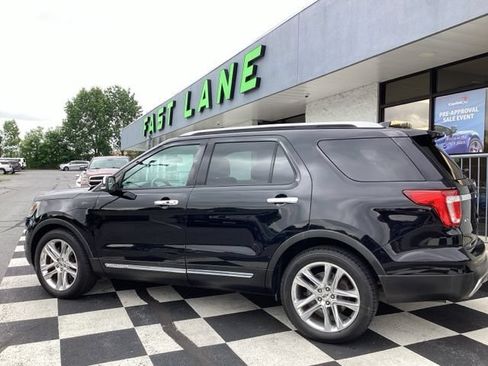 Used 2017 Ford Explorer XLT w/ Equipment Group 202A FWD image 5