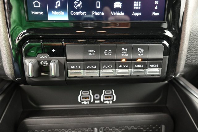 New 2027 RAM 3500 Big Horn AWD/4WD image 25