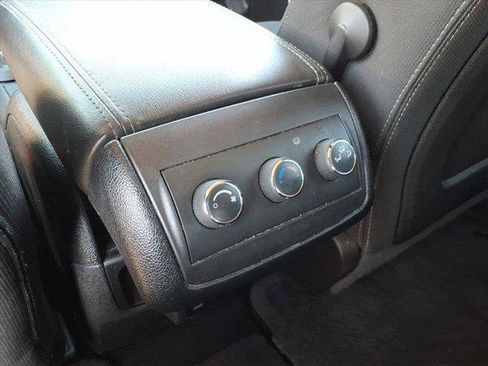 Used 2016 GMC Acadia SLE image 15