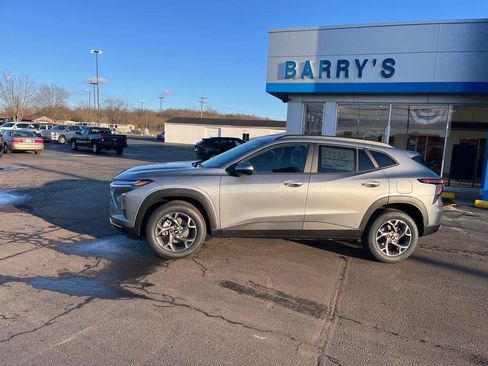 New 2026 Chevrolet Trax LT w/ LT Convenience Package image 2