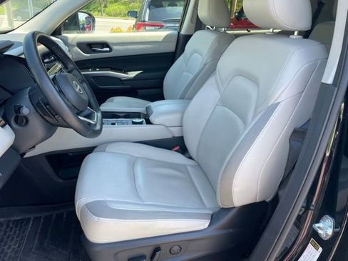 Used 2023 Nissan Pathfinder SL AWD/4WD image 6