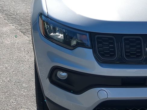 New 2026 Jeep Compass Latitude image 8