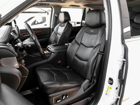Used 2019 Cadillac Escalade ESV Premium Luxury RWD image 34