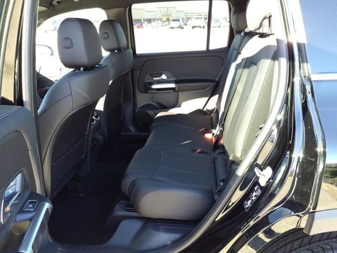 Used 2025 Mercedes-Benz GLB 250 4MATIC image 11