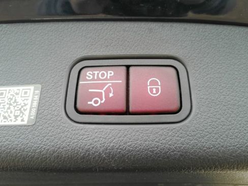 Used 2023 Mercedes-Benz GLC 300 4MATIC w/ Exclusive Trim Package image 28