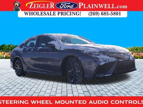 Used 2023 Toyota Camry SE image 4