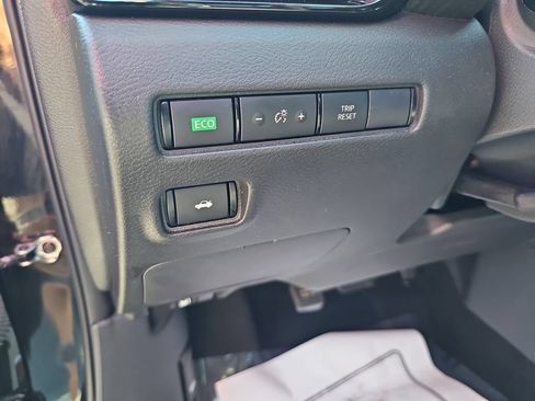 Used 2023 Nissan Sentra SR w/ Midnight Edition Package FWD image 32