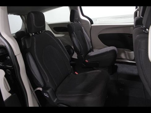 Used 2024 Chrysler Voyager LX image 19