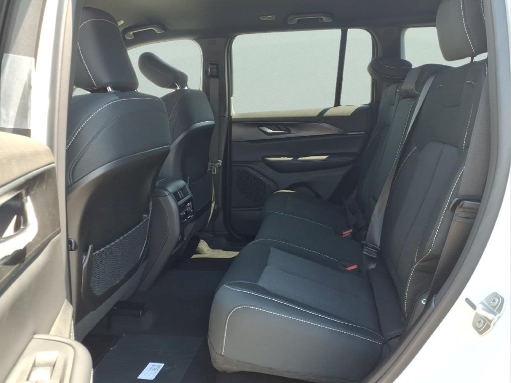 New 2026 Jeep Grand Cherokee Laredo AWD/4WD image 10