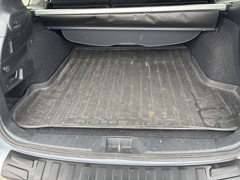 Used 2017 Subaru Outback 2.5i Premium image 15