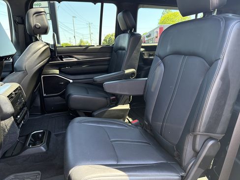 Used 2024 Jeep Wagoneer L Series III w/ Premium Group I AWD/4WD image 16