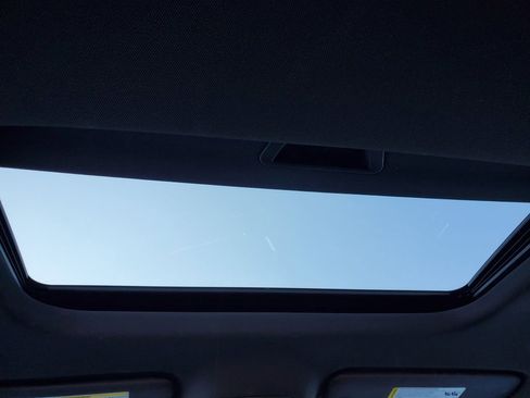 Used 2024 Chevrolet Trax RS w/ Sunroof Package image 35