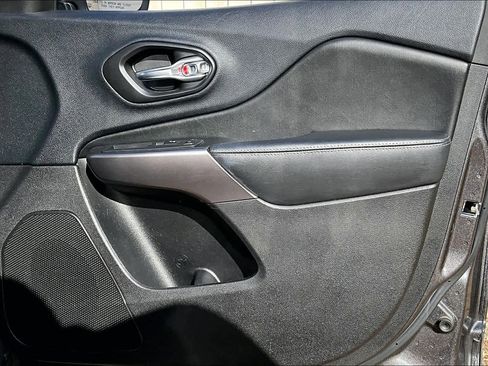 Used 2020 Jeep Cherokee Limited image 20