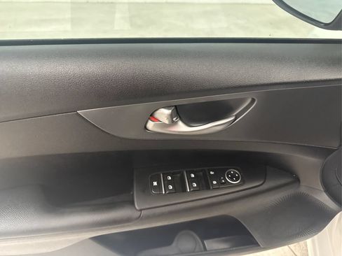 Used 2020 Kia Forte Sedan FWD image 32
