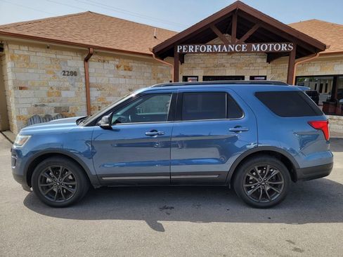 Used 2019 Ford Explorer XLT w/ Equipment Group 202A image 7