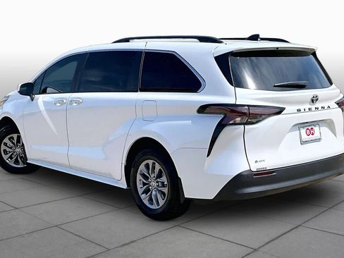 Used 2026 Toyota Sienna XLE FWD image 12