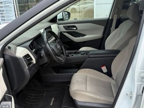 Used 2025 Nissan Rogue SV AWD/4WD image 21