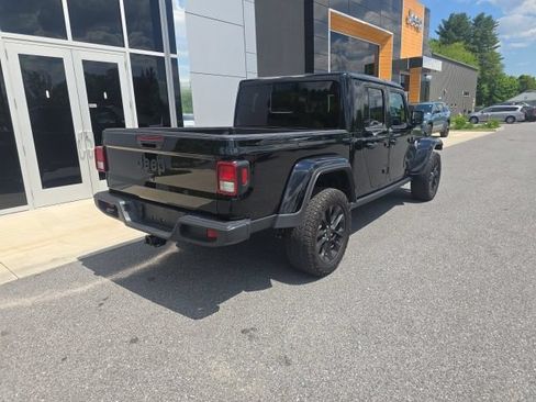 Used 2025 Jeep Gladiator Overland AWD/4WD image 6
