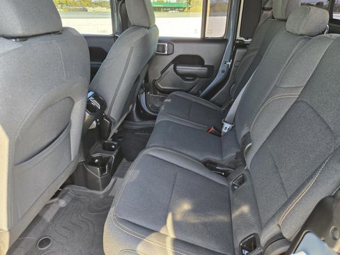 Used 2024 Jeep Gladiator Sport image 29