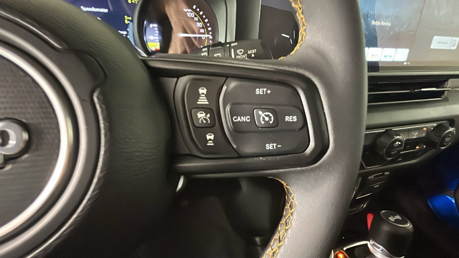 Used 2024 Jeep Wrangler Unlimited w/ Convenience Group AWD/4WD image 19
