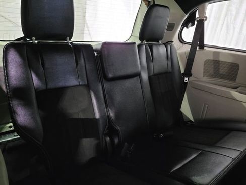 Used 2019 Dodge Grand Caravan SXT w/ Rear Park Assist Package image 44