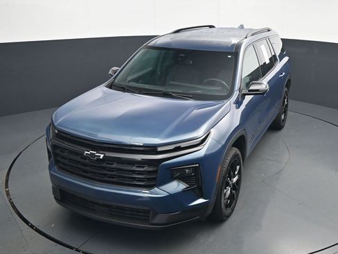 Used 2024 Chevrolet Traverse LT w/ Midnight/Sport Edition FWD image 16