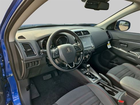 Used 2025 Mitsubishi Outlander Sport SE image 9