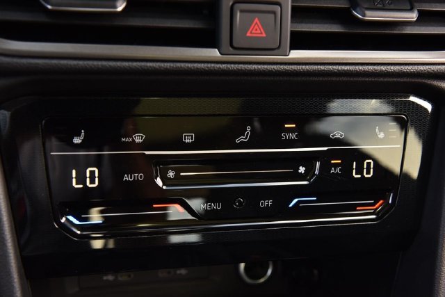 New 2027 Volkswagen Taos SE AWD/4WD image 14