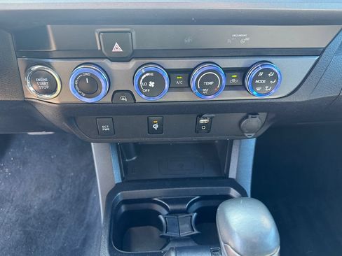 Used 2019 Toyota Tacoma TRD Sport AWD/4WD image 19