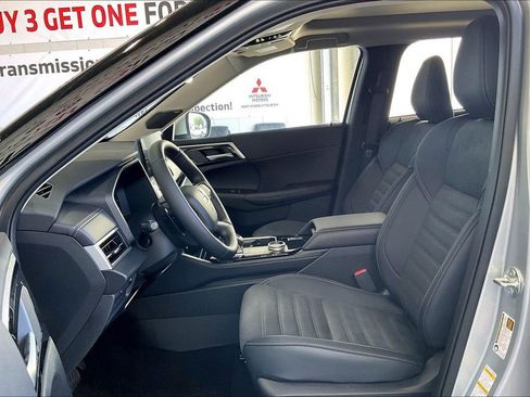 New 2026 Mitsubishi Outlander SE FWD image 9