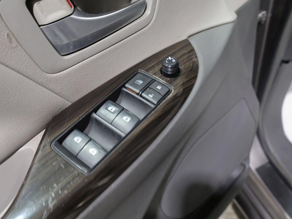 Used 2015 Toyota Sienna XLE AWD/4WD image 20